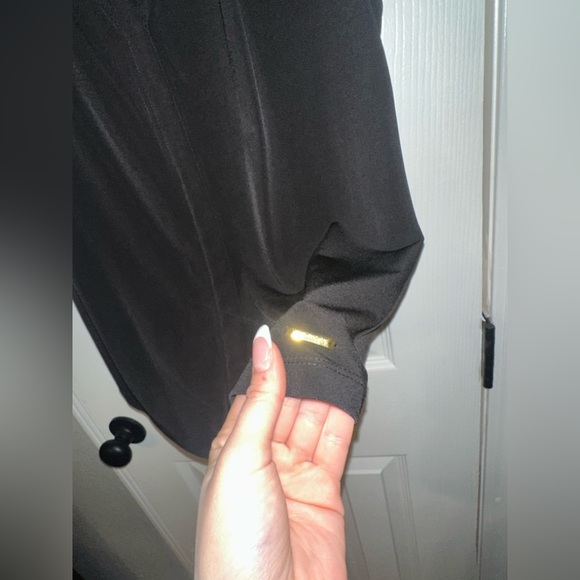 Calvin Klein Matte Jersey V-Neck Shoulder Pleat Sleeveless Top - Picture 4 of 8